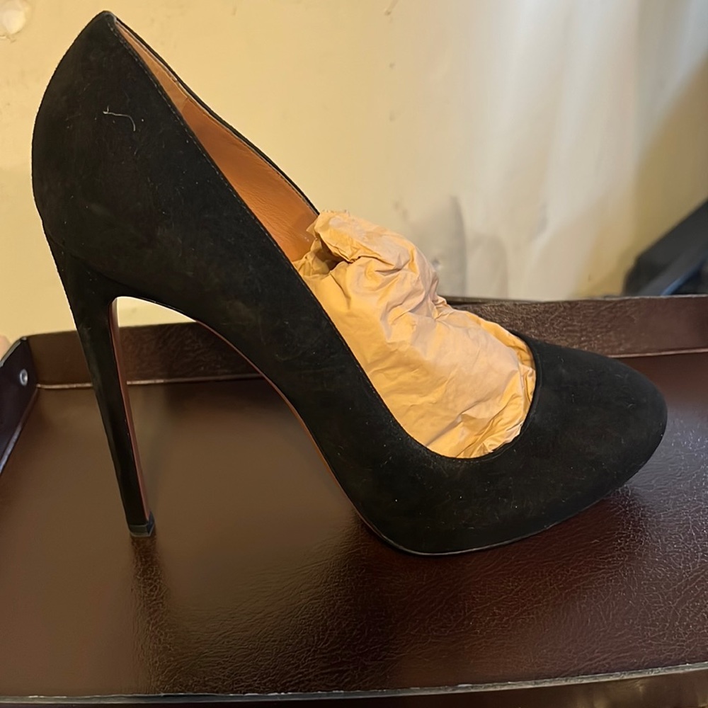 Alaia black suede classic pump